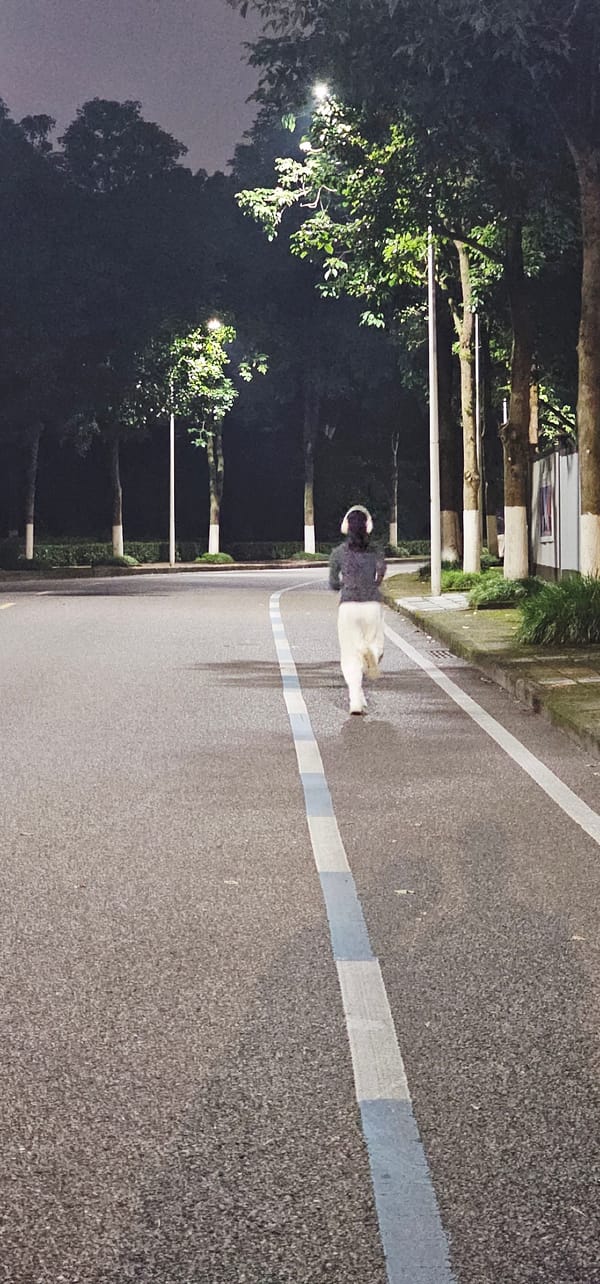 Daily life moments captured across Chongqing High-tech Zone