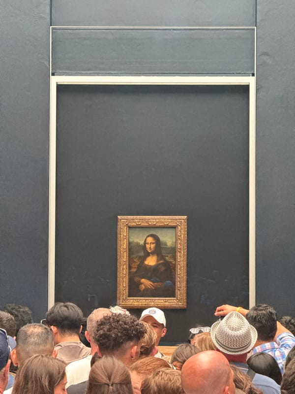 Mona Lisa drawing crowds at the Louvre, Paris
