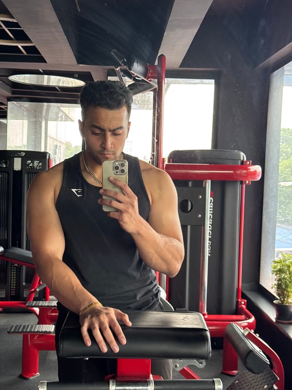 Gym session selfies and workouts at a Kolkata fitness center