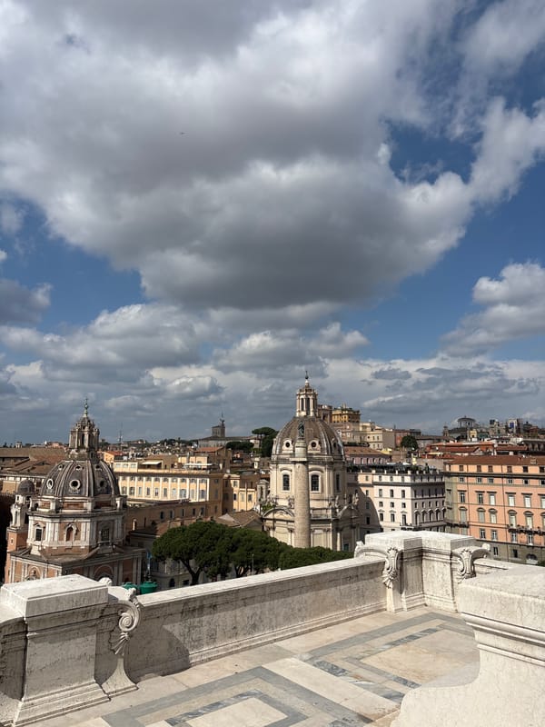 Tourist captures Rome panoramas from Victor Emmanuel Monument
