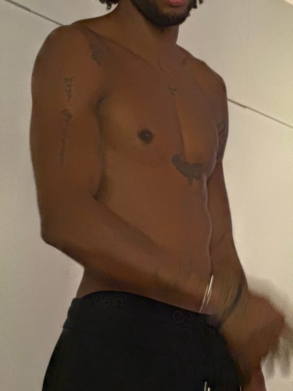 Man in underwear observed on tile floor in Clichy