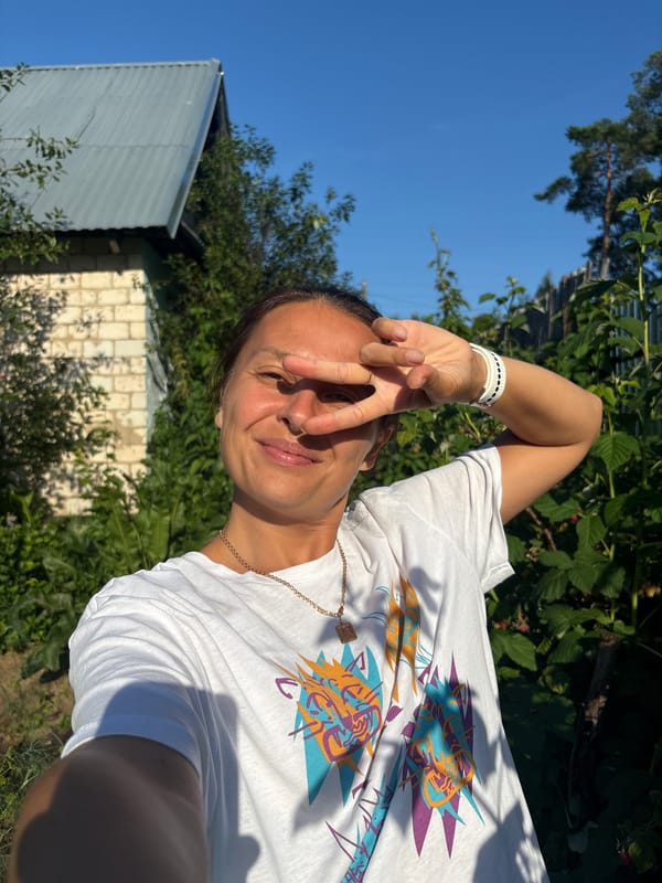 Sunny garden afternoon in Chaikovsky, raspberries and selfies