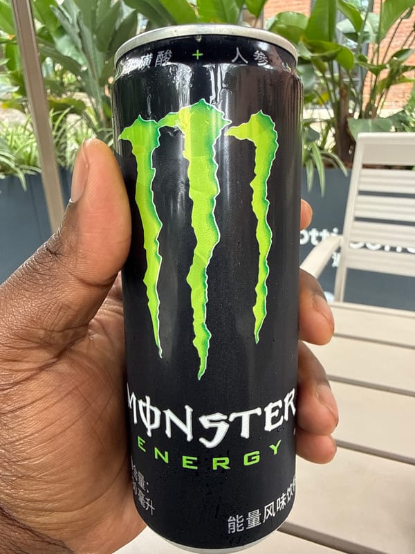 Morning scenes captured in Chongqing: energy drink and plaza