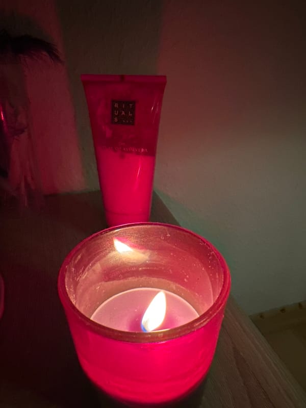 Evening candlelit moments captured in Krefeld home setting