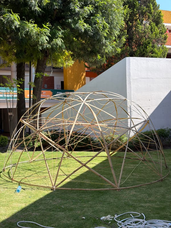 Group builds bamboo geodesic dome in San Andrés Cholula