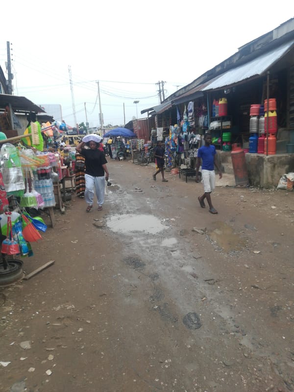 Street market operates despite muddy road conditions