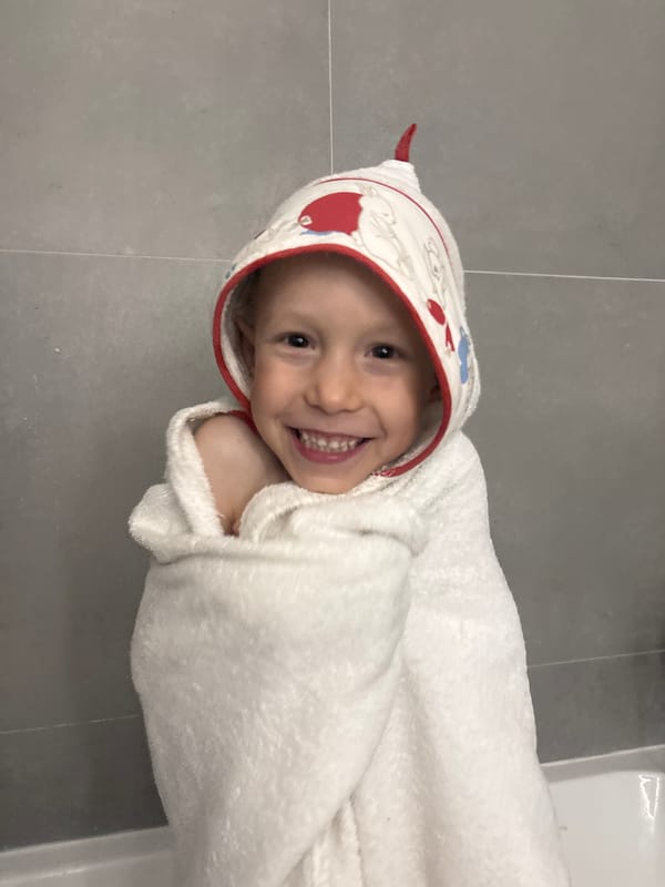 Mother and child's evening routine captured in Chaikovsky home