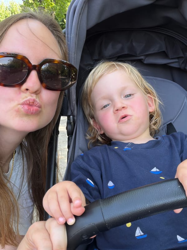 Afternoon café stop and selfies in Como, Italy