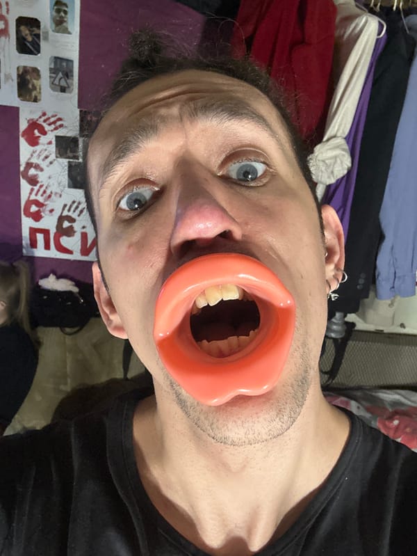Horror costume preparation documented over two hours in Saratov