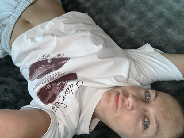 Woman documents morning routine with selfies in Fredenbeck, Germany