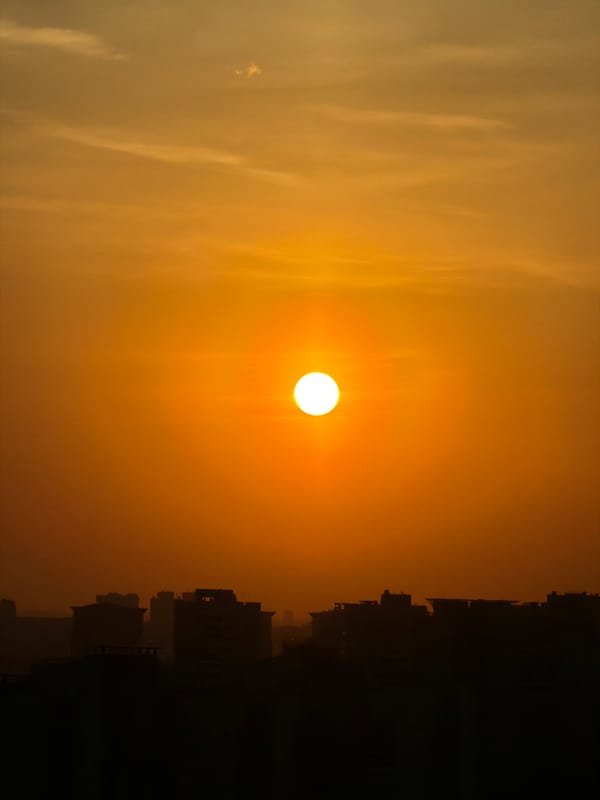 Urban sunset and domestic moments captured across eight minutes