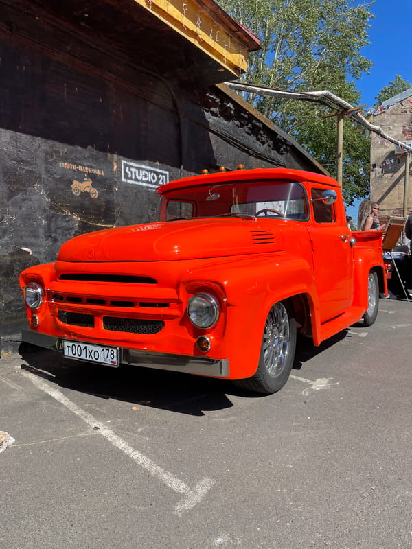 Vintage American car show rolls through Saint Petersburg, Russia