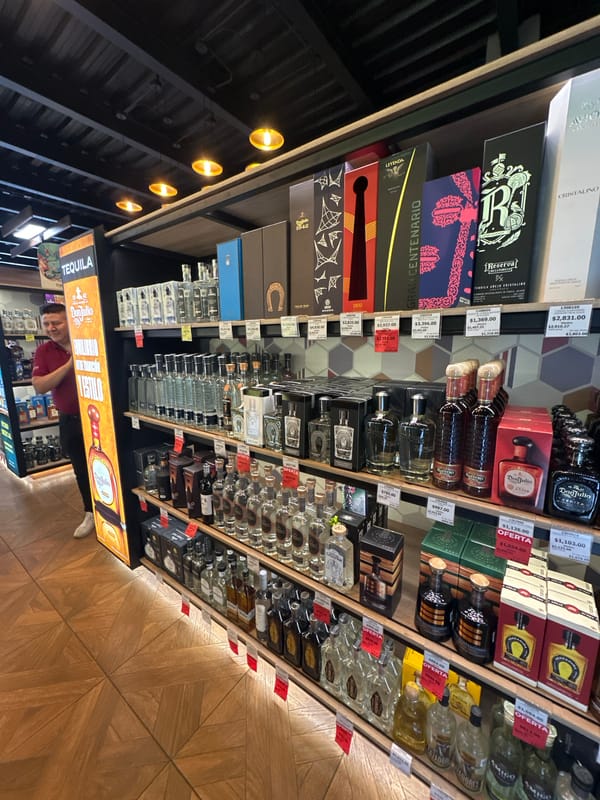 Urban scenes and liquor shopping captured in Puebla
