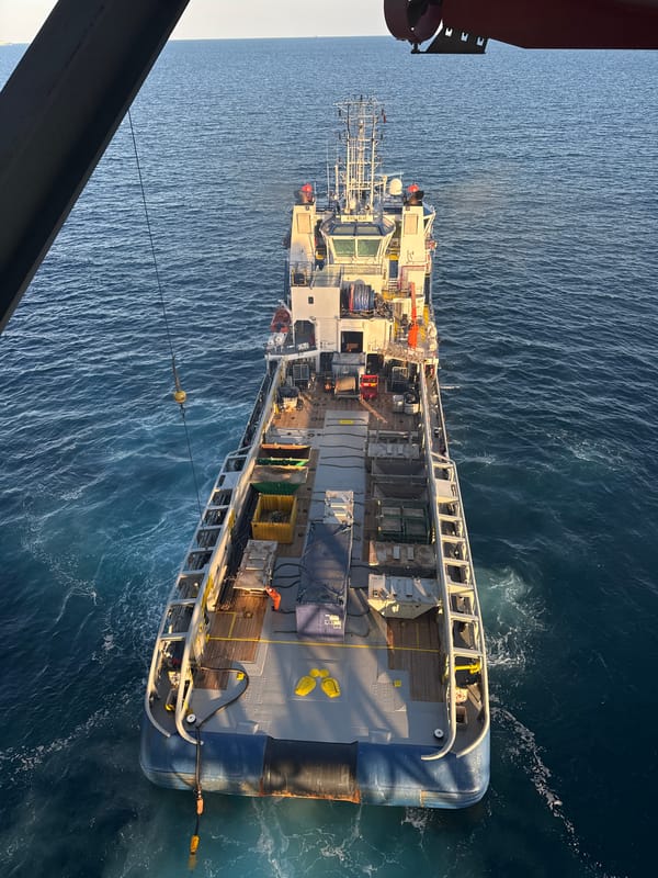 Supply vessel and offshore platform operations in the Adriatic
