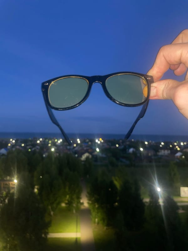 Twilight experiments with glasses and cityscapes in Laishevo
