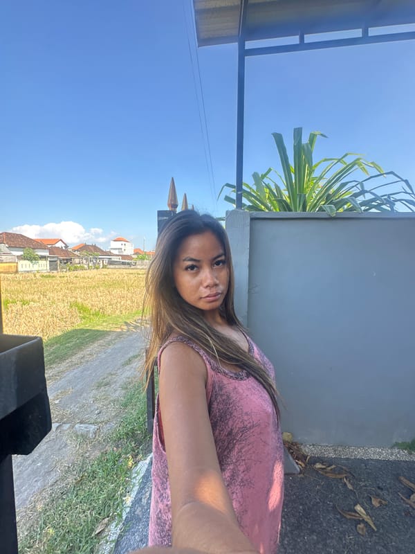 Woman takes 30 selfies across Sukawati Indonesia locations