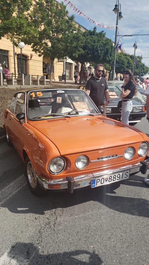 Vintage Car Show Draws Crowds to Historic Prešov Streets