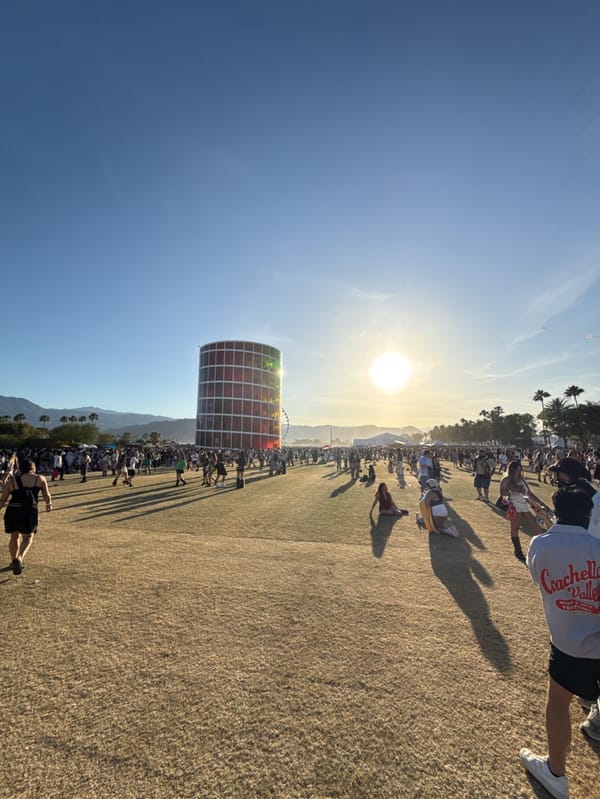 Coachella Festival crowds gather in sunny Indio fields
