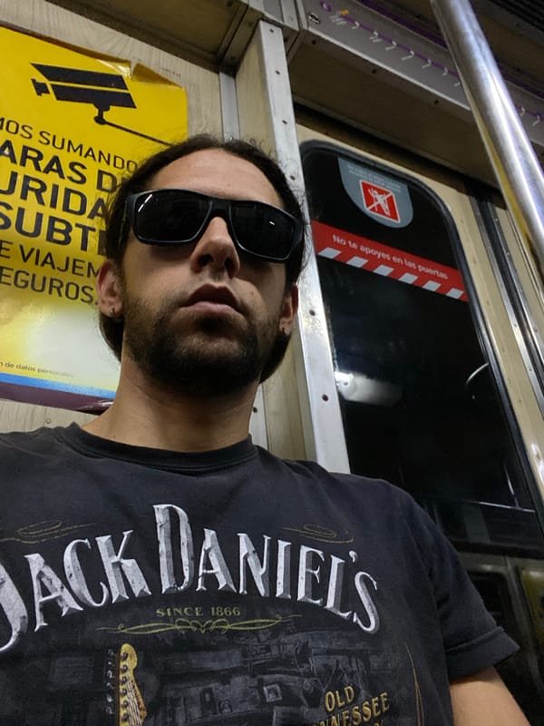 Man takes selfie on Buenos Aires subway