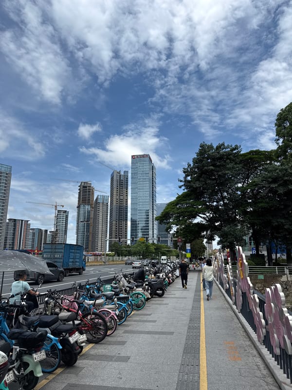 Early morning street life documented in Tianhe District