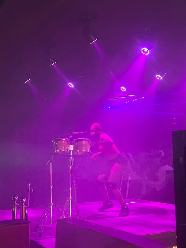 Live bongo performance draws crowd at Howayi nightclub