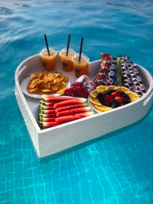 Pool snacks, summer floats, and cats in Knezha