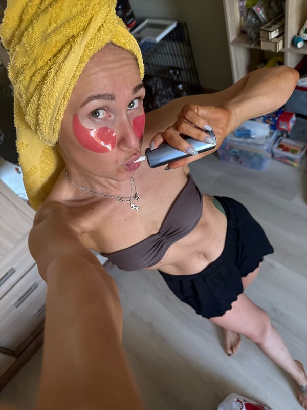 Everyday scenes around Chaikovsky, from selfies to cycling