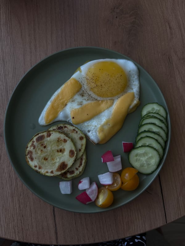 Morning meal documented in Zheleznogorsk, Russia