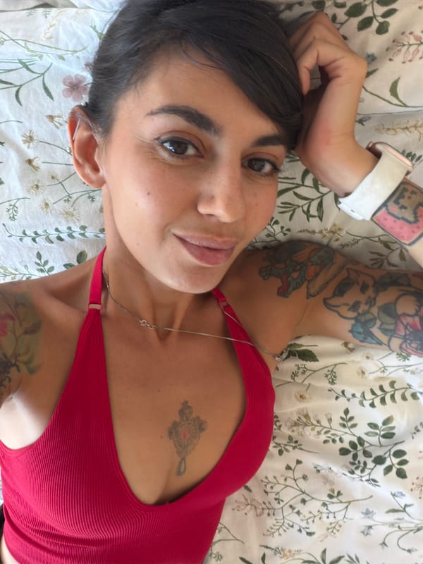 Casual room selfie session at a Mengwi guesthouse, Bali
