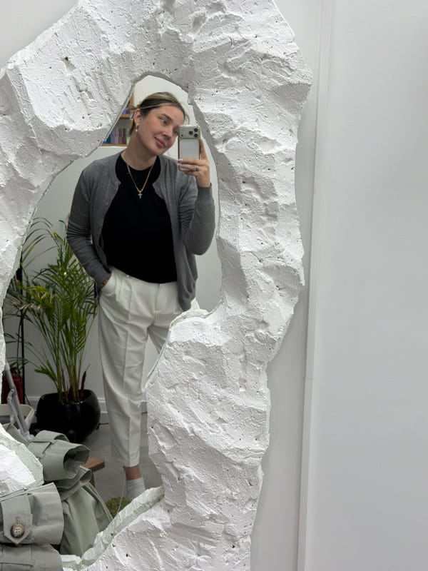 Woman documents afternoon in Moscow through series of selfies