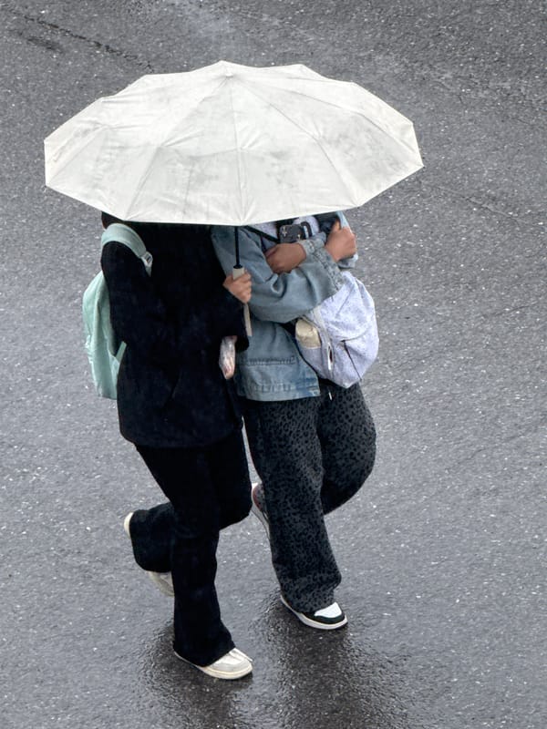 Rainy day scenes captured across Zhongtun, China streets