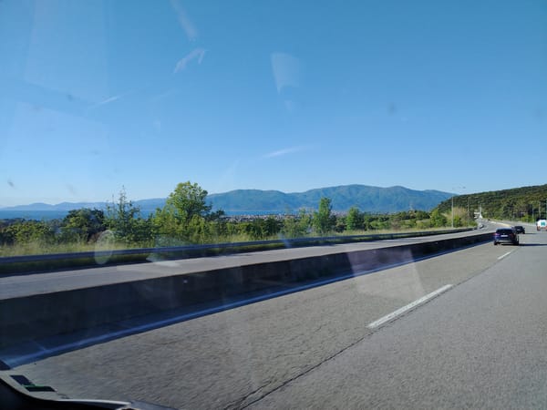 Clear morning conditions observed on Ασπροβάλτα highway, Greece