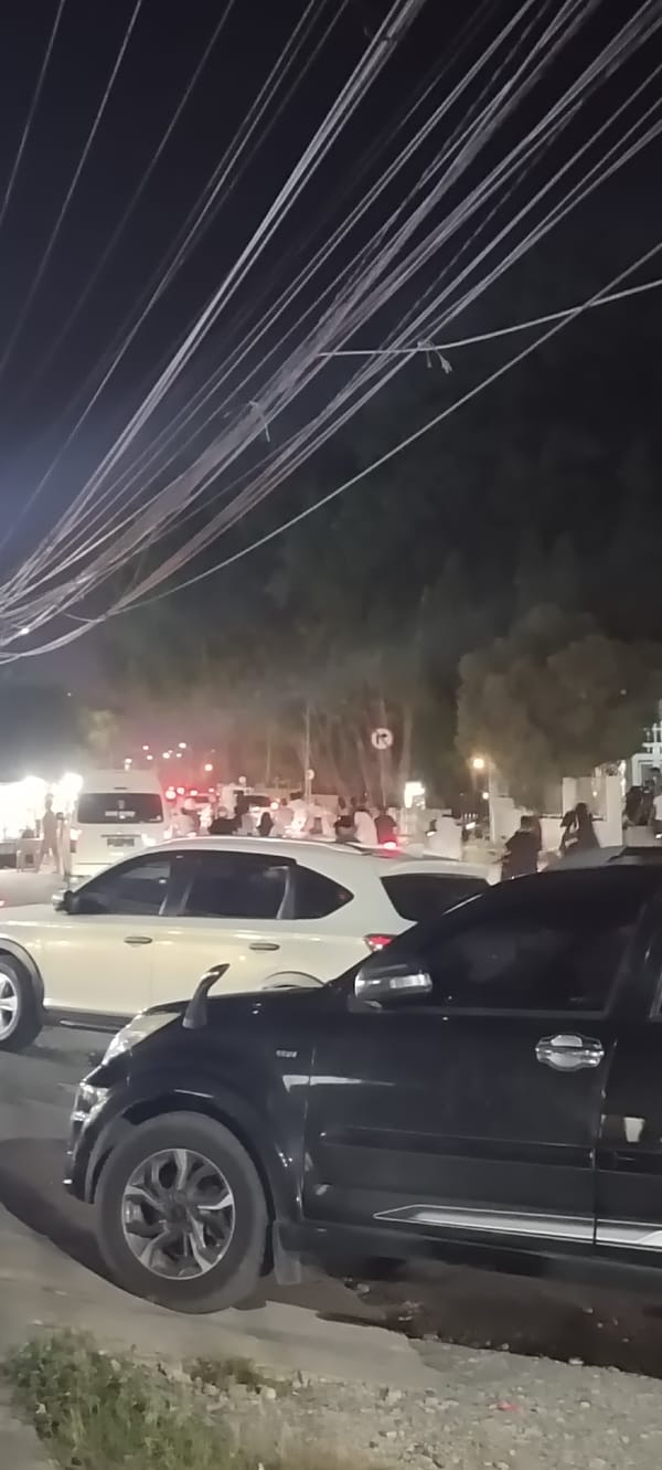 Traffic congestion, police response documented in Lhokseumawe, Indonesia