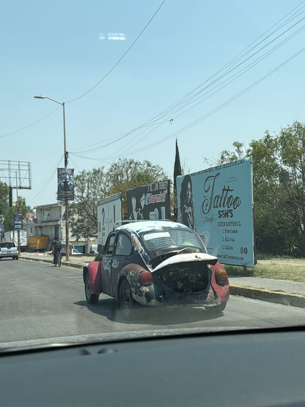 Damaged Volkswagen Beetle breaks down in San Bernardino Tlaxcalancingo