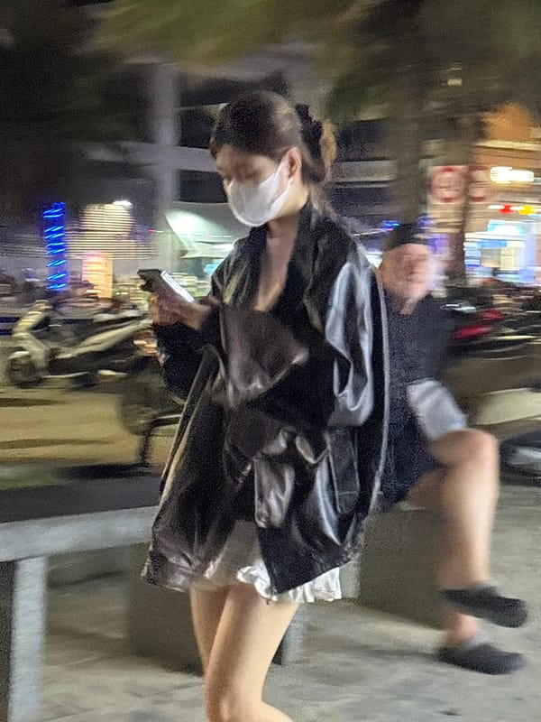 Evening street life captured across Đà Nẵng, Vietnam