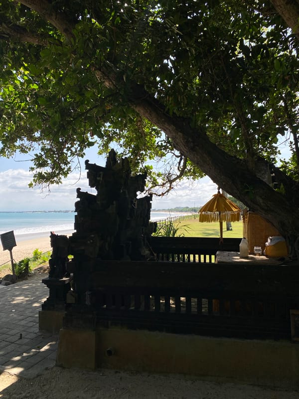 Morning coastal resort activity documented in Kuta Selatan
