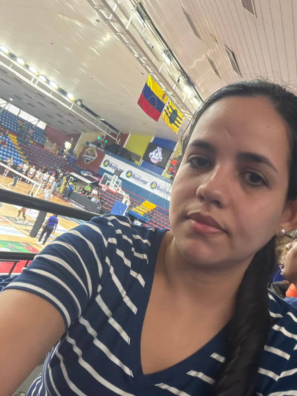 Women's volleyball match held at Ciudad Guayana stadium