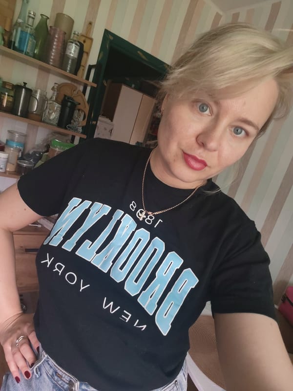 Morning routine captured: breakfast, selfies, dog care in Izhevsk
