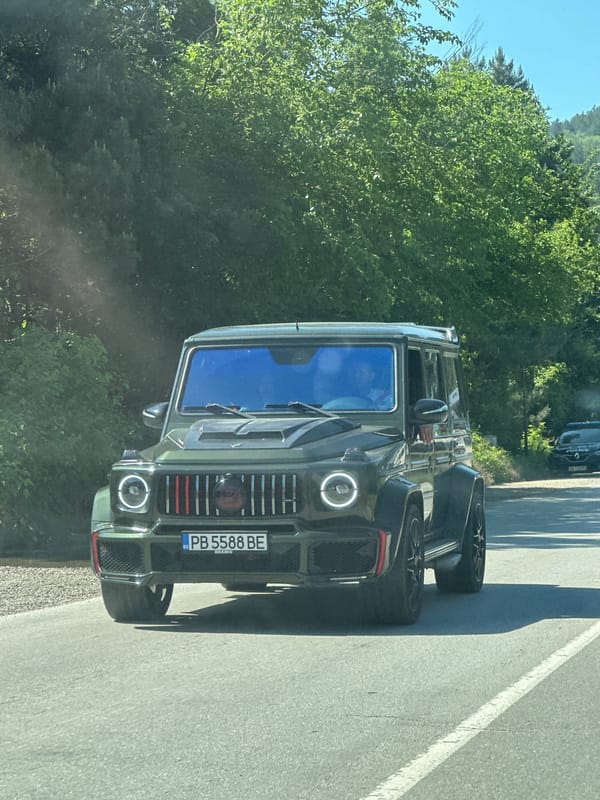 Mercedes G-Class spotted on Veliko Tarnovo road Wednesday morning