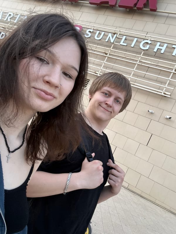 Couple enjoys Korean street food at Saint Petersburg mall
