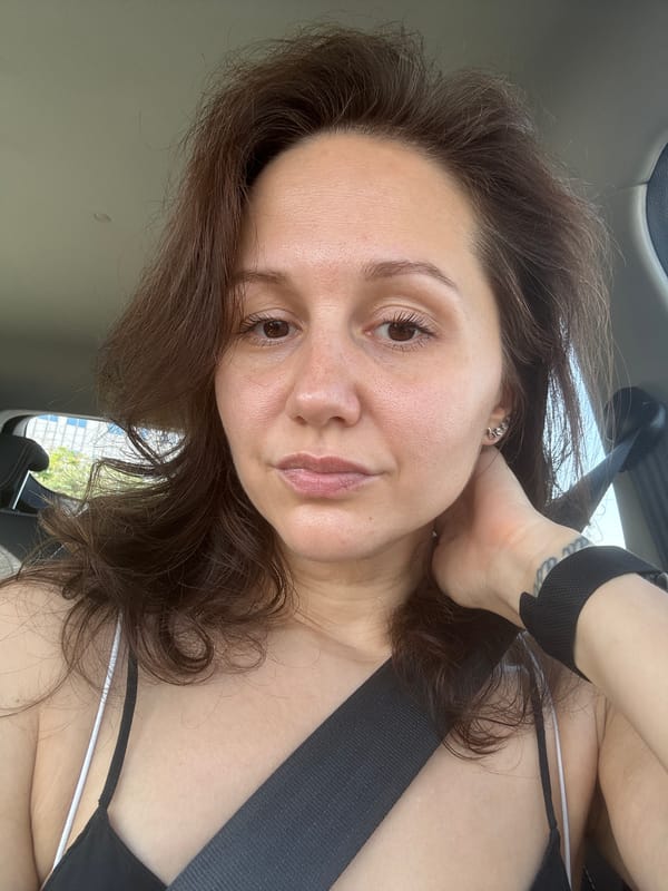 Woman observed in car wearing seatbelt in Dubai
