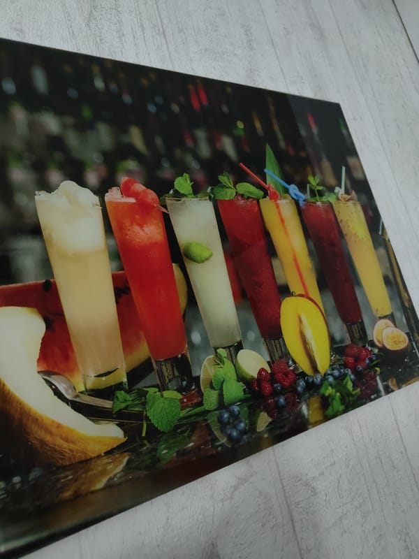 Ufa resident documents evening home scenes with cats and cocktails