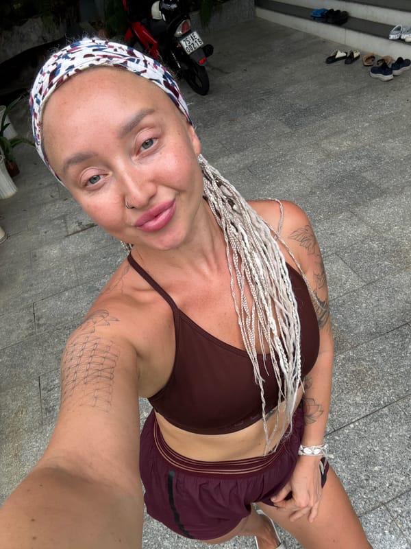 Selfies and street cats in Nha Trang