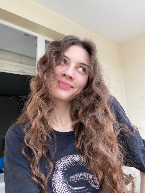 Woman takes playful selfie session in Votkinsk home