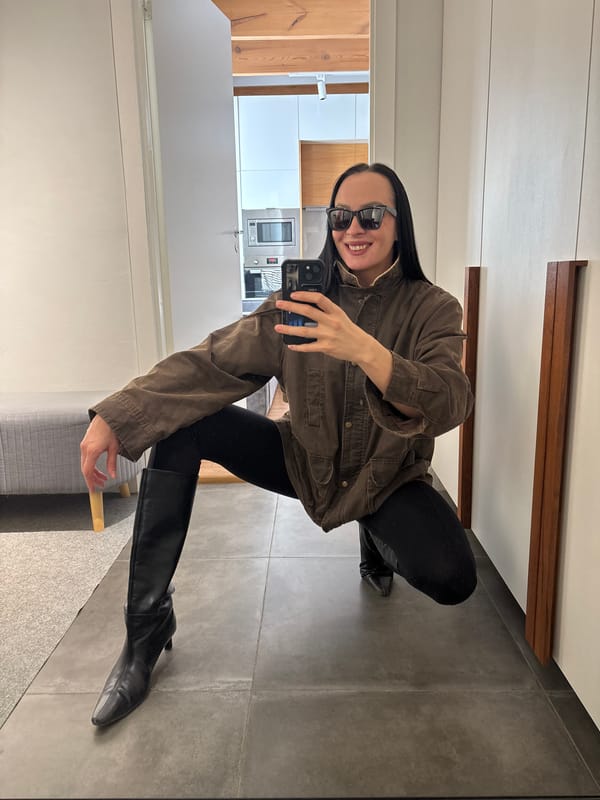 Woman documents morning routine through selfies in Chaikovsky, Russia