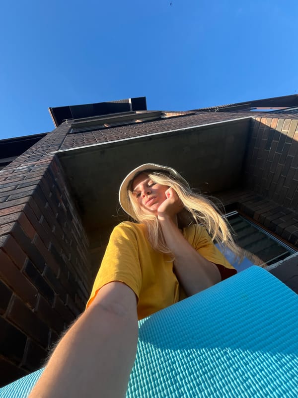 Selfie session in Pionersky, nailing the shot