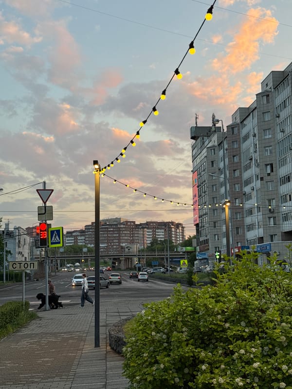 Ordinary afternoon moments documented across Krasnoyarsk neighborhoods