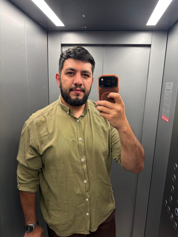 Man Takes Selfie in Elevator in Krasnoyarsk