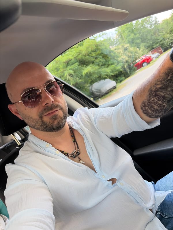 Driver in Sofia photographed multiple times from inside moving car