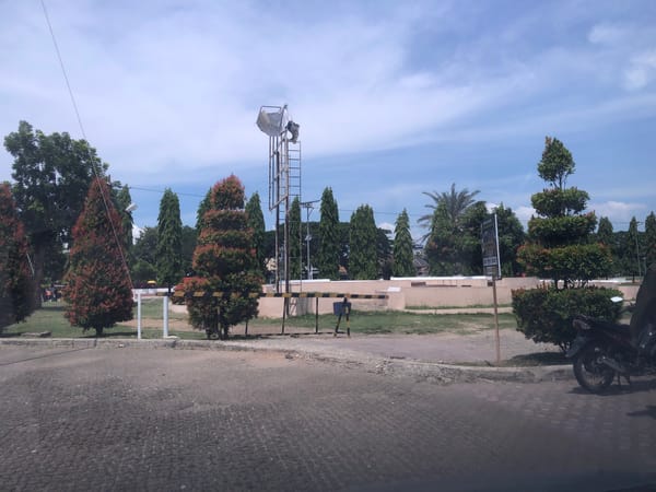 Morning scenes documented around Baiturrahman Grand Mosque in Lhokseumawe